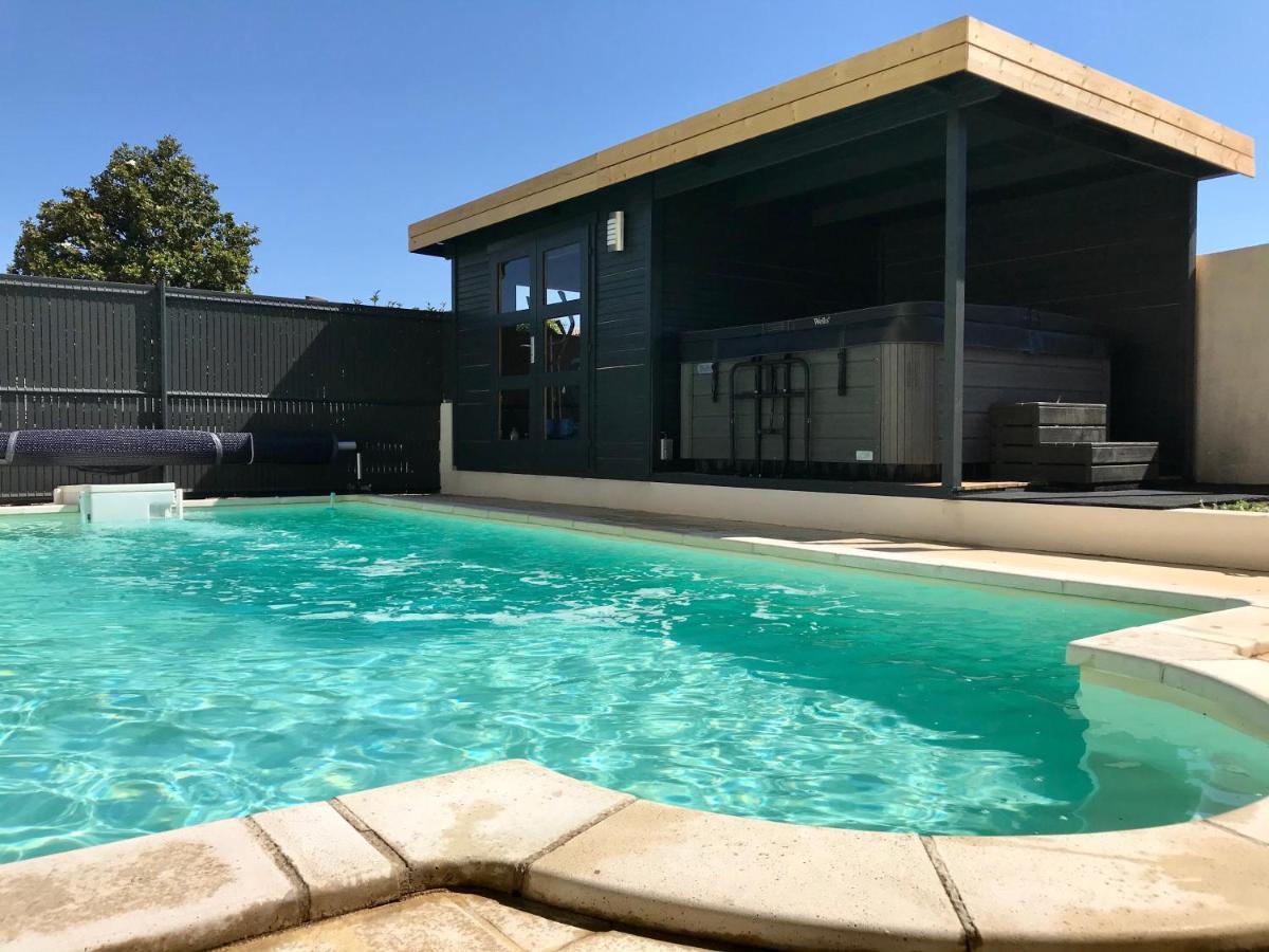 GuestHouse La Costière - logements indépendants - espace piscine jacuzzi Lunel  Extérieur photo
