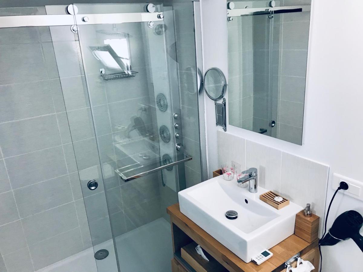 GuestHouse La Costière - logements indépendants - espace piscine jacuzzi Lunel  Extérieur photo