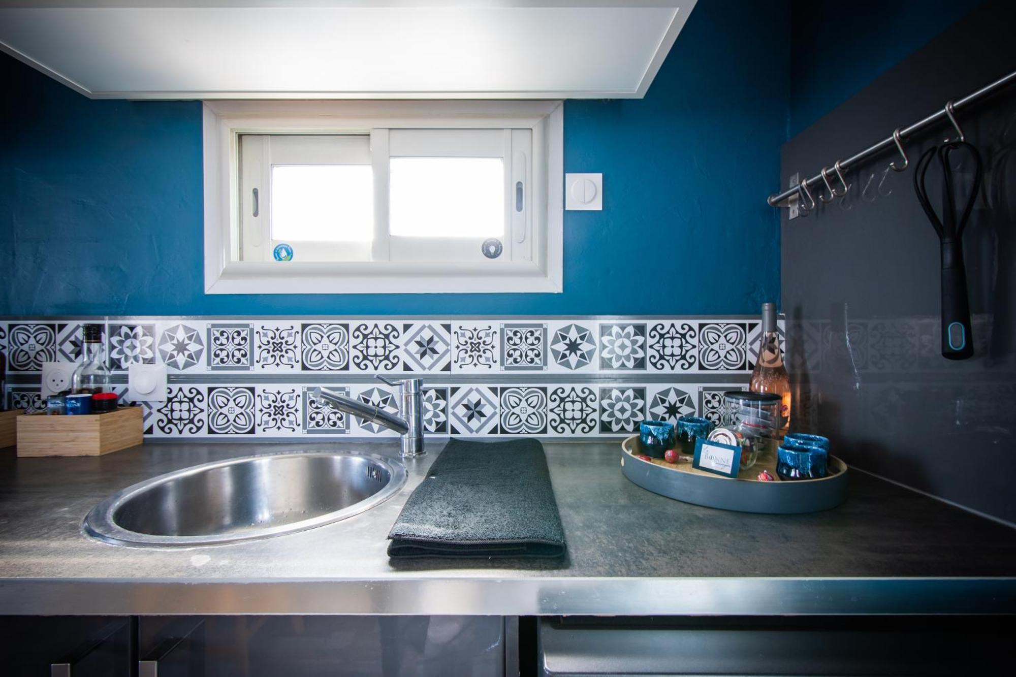 GuestHouse La Costière - logements indépendants - espace piscine jacuzzi Lunel  Extérieur photo