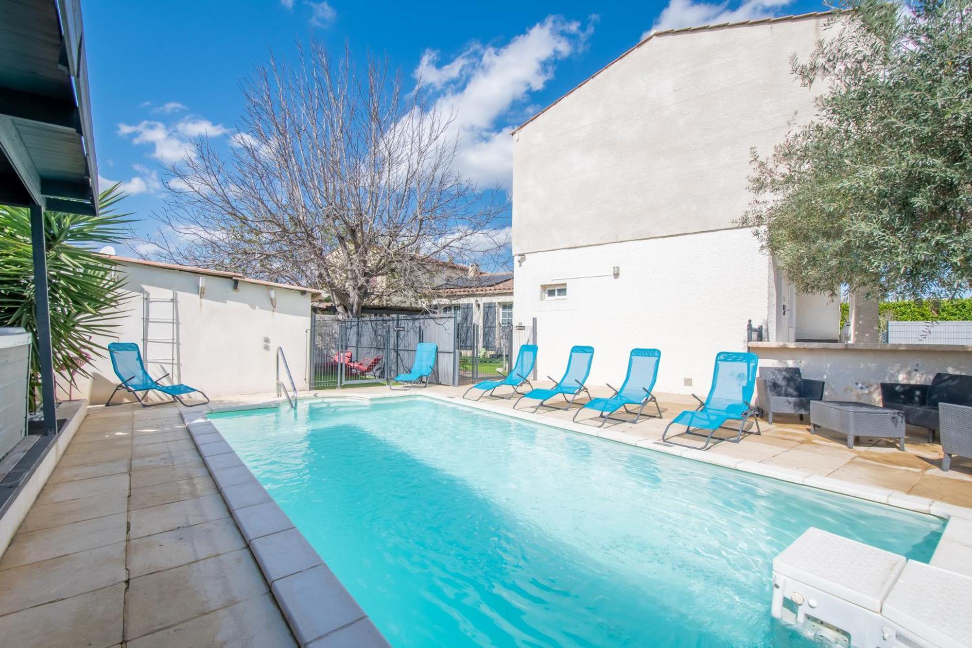 GuestHouse La Costière - logements indépendants - espace piscine jacuzzi Lunel  Extérieur photo
