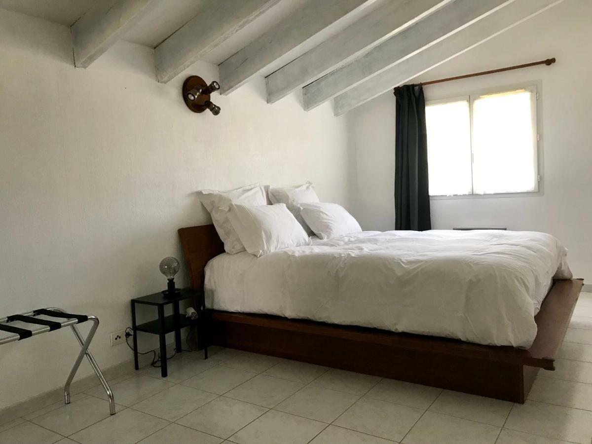 GuestHouse La Costière - logements indépendants - espace piscine jacuzzi Lunel  Extérieur photo